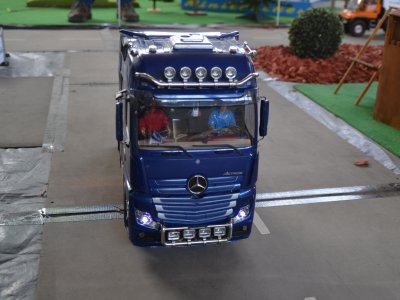 MB Actros 3363 Pearl Blue