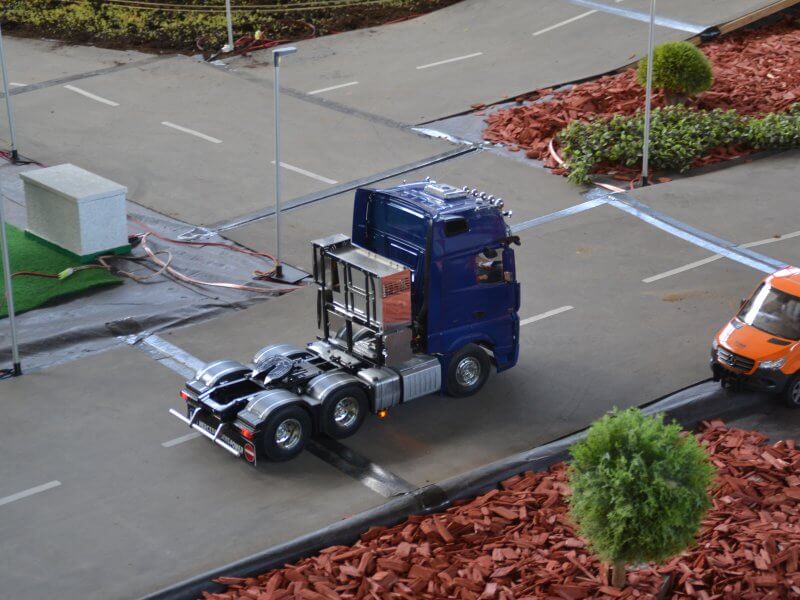 MB Actros 3363 Pearl Blue