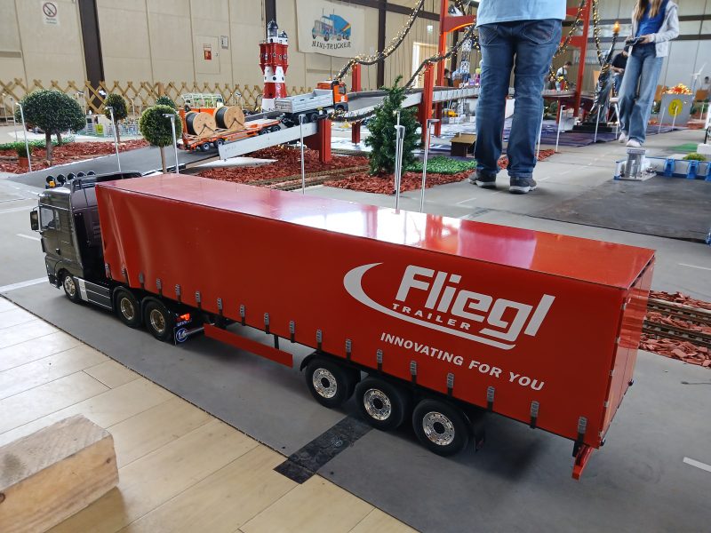 Auflieger Fliegl